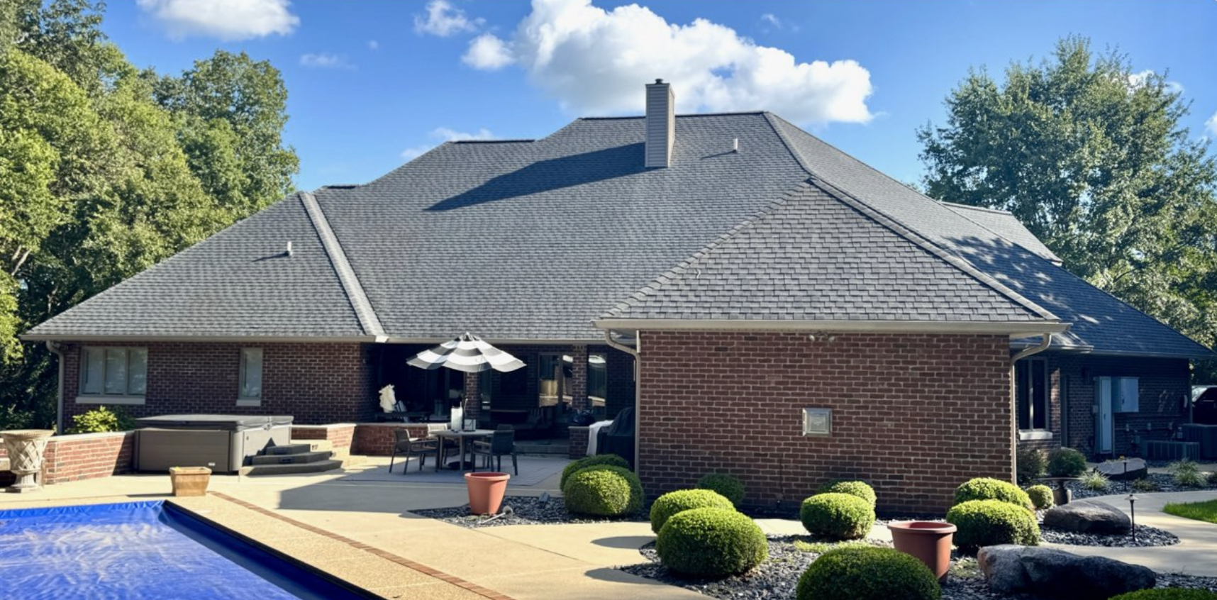 Roof Washing after: Roof wash with pool patio